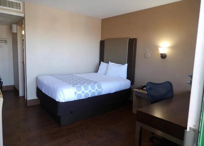 Econo Lodge Inn&Suites Yuma