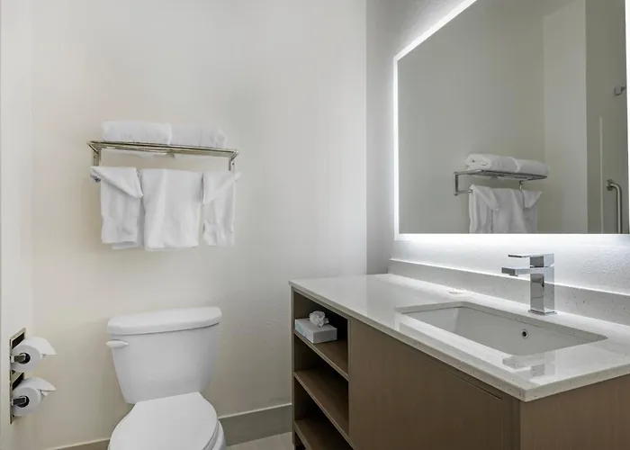 Comfort Suites Near Indianapolis Airport