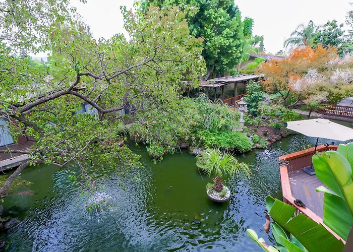 Dinah'S Garden Hotel