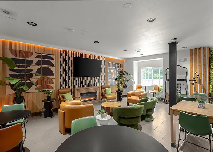 The Block Hotel Bentonville