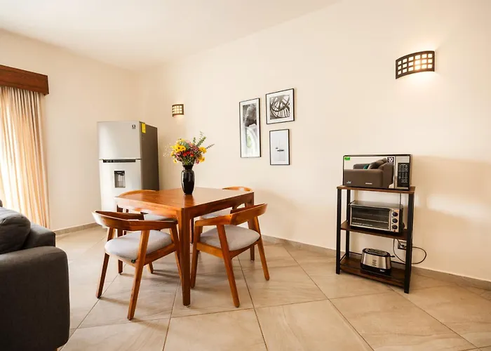Hotel & Suites El Moro