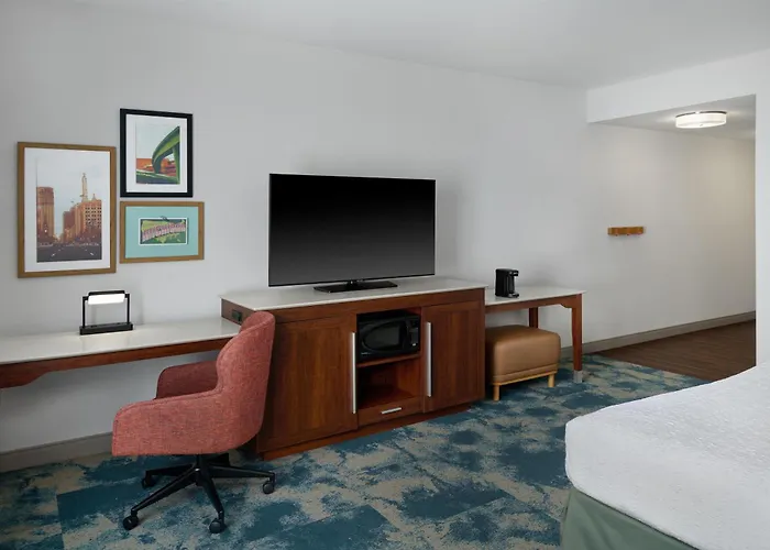 Hampton Inn & Suites Detroit/Troy