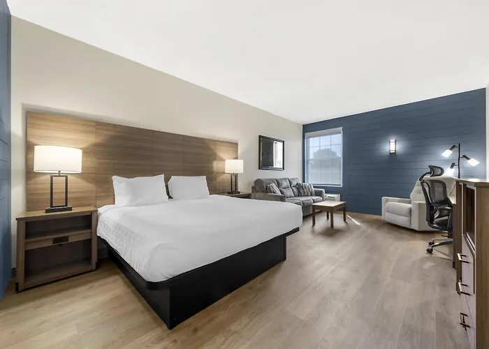 Best Western PLUS Revere Inn&Suites