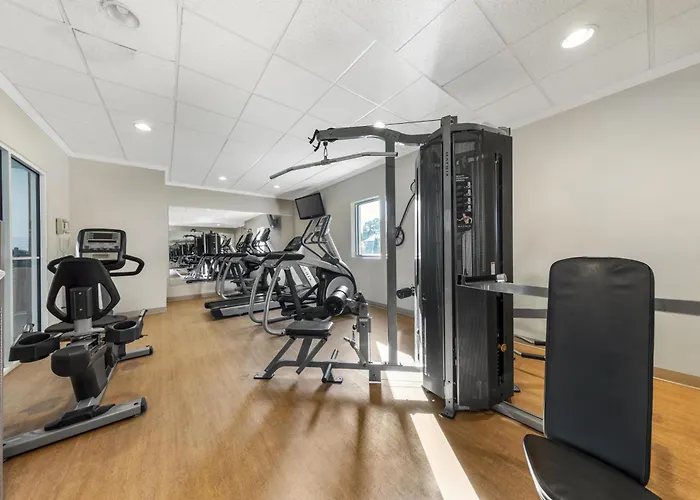 Best Western PLUS Revere Inn&Suites