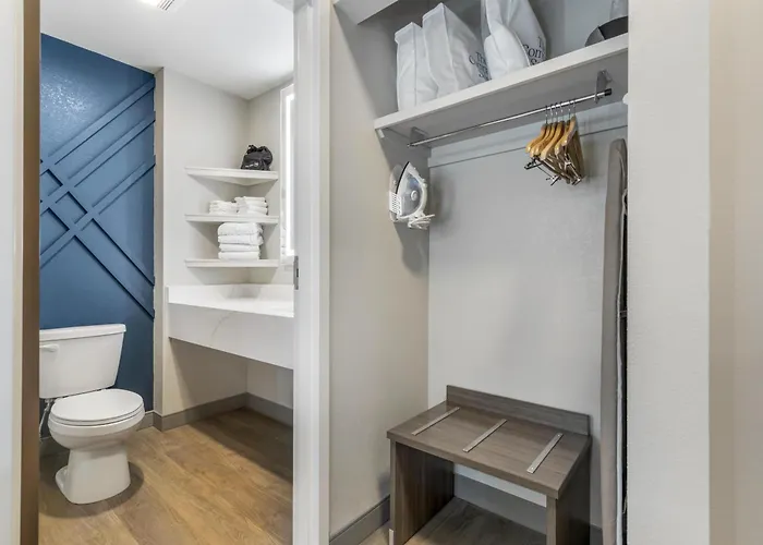 Best Western Plus Revere Inn & Suites