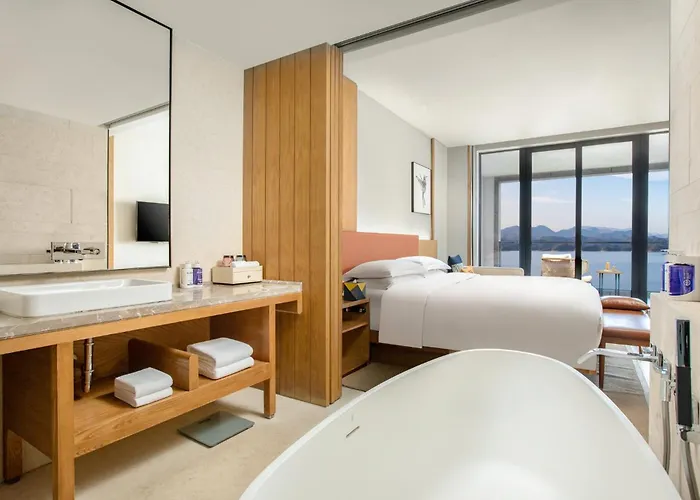 Voco Thousand Island Lake By Ihg