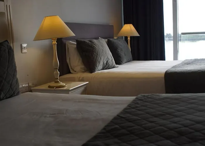 WatersEdge Hotel