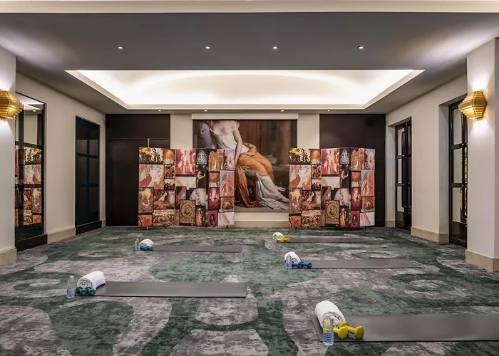 Le Louis Versailles Château - MGallery