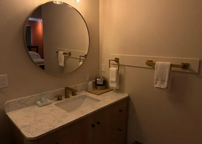 Boulder Twin Lakes Inn