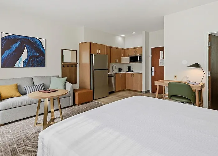 Best Western Plus Hannaford Inn & Suites Kenwood