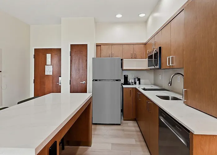 Best Western Plus Hannaford Inn & Suites