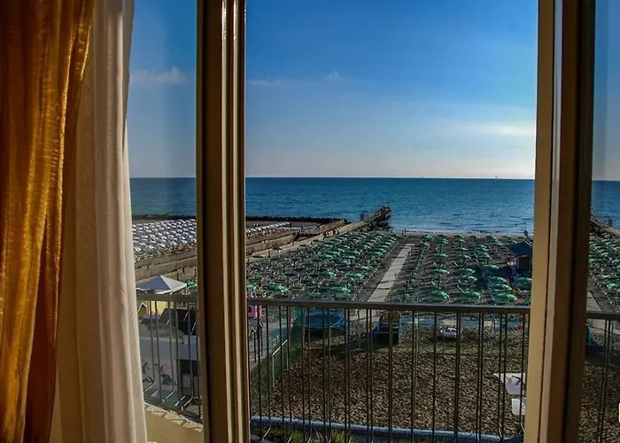 Ambasciatori Hotel - Davanti a noi solo il Mare