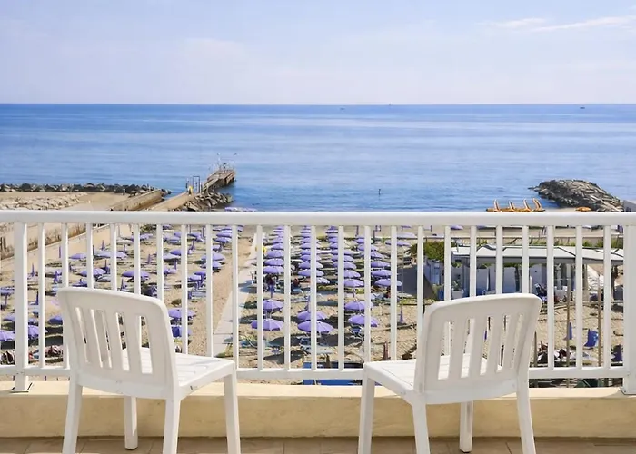 Ambasciatori Hotel - Davanti a noi solo il Mare