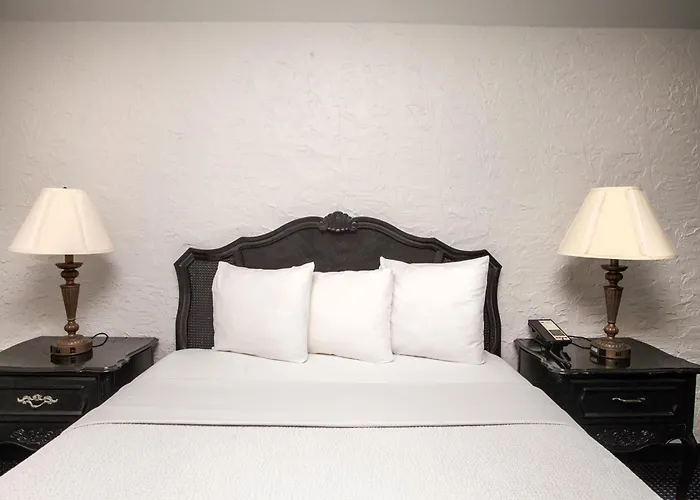 Chateau Hotel&Conference Center