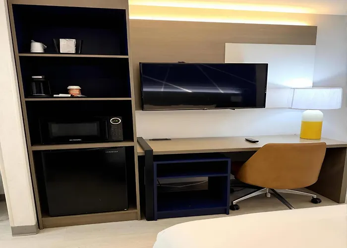 Comfort Inn & Suites Harvey - Chicago Southland