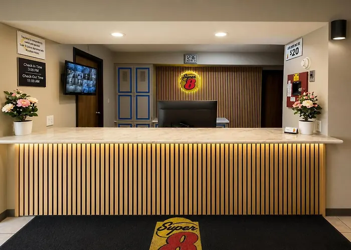 Super 8 By Wyndham Warrenton