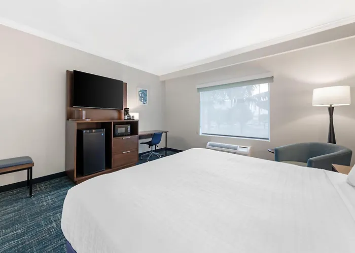 Best Western Plus Miami Airport North Hotel & Suites