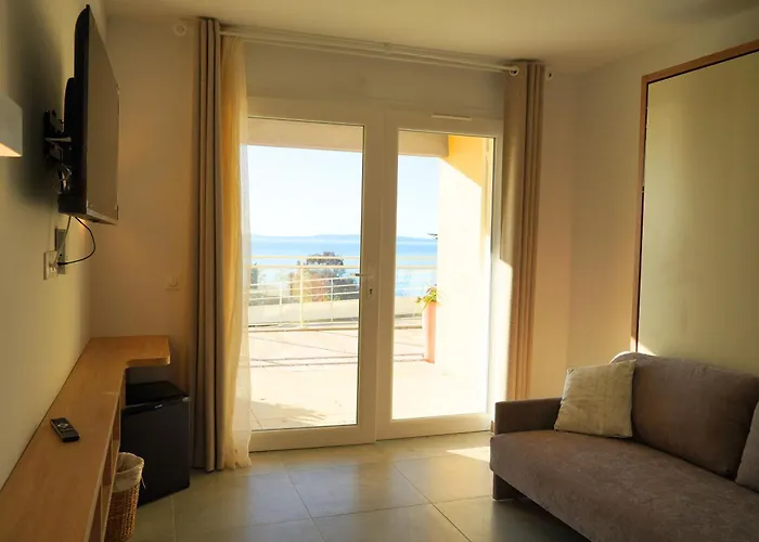 Hotel-Club Du Domaine D'Aiguebelle, Ussim Vacances