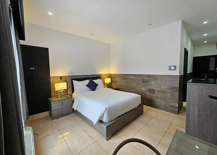 Beverly Hills: Hotel And Business