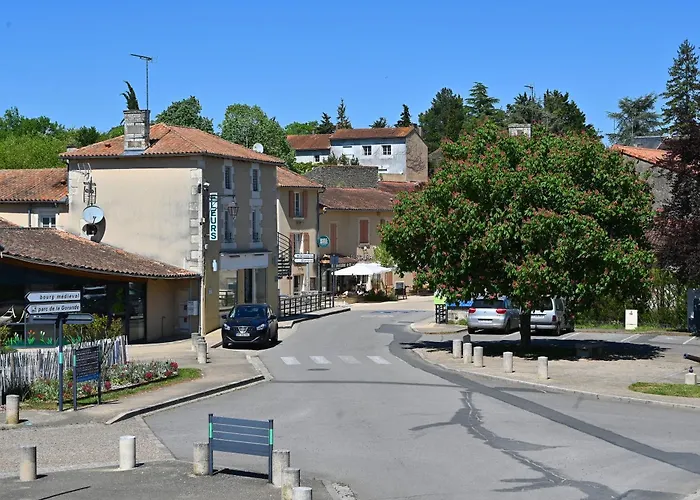 Logis Hotel & Restaurant Le Cheval Blanc Et Clovis