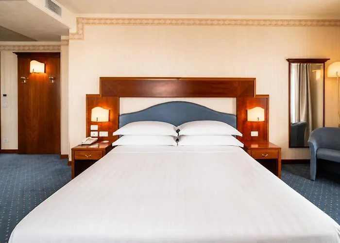 Phi Hotel Astoria