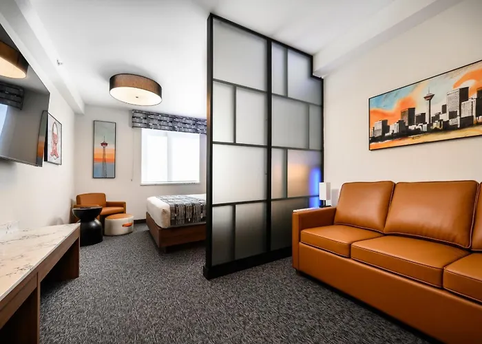 Acclaim Hotel By Clique