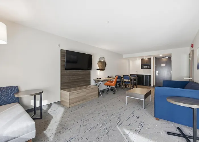 Holiday Inn Express & Suites Raleigh West - Lenovo Center By Ihg