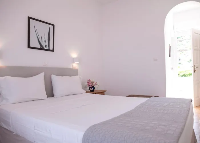Avra Pension