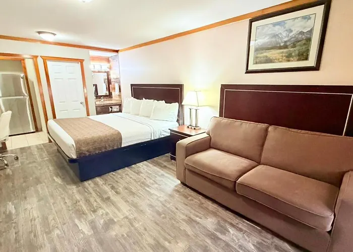 Travelodge By Wyndham Golden Sportsman Lodge
