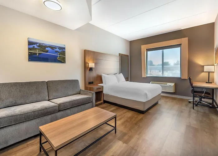Best Western Plus 1000 Islands Hotel & Suites- Newly Renovated