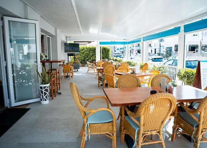 Coral Beach House & Food (Adults Only)