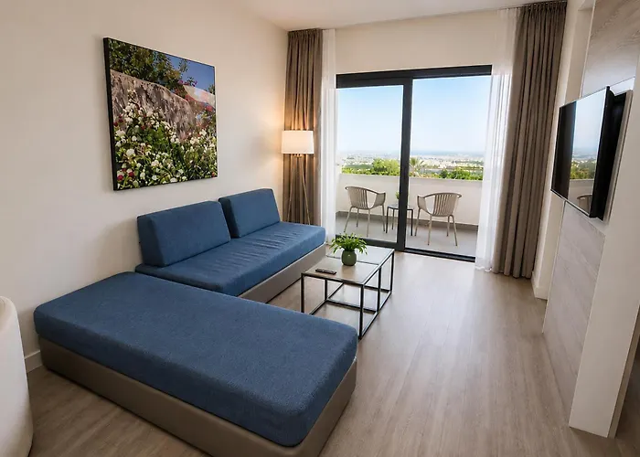 Droushia Heights Hotel