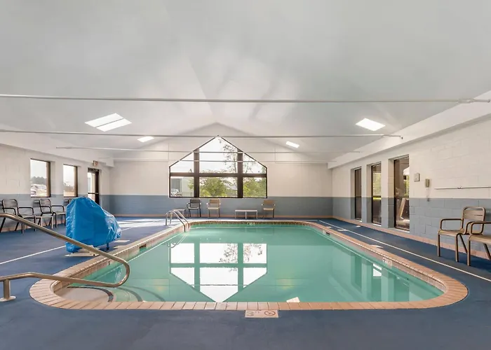 Comfort Inn & Suites Lavale - Cumberland