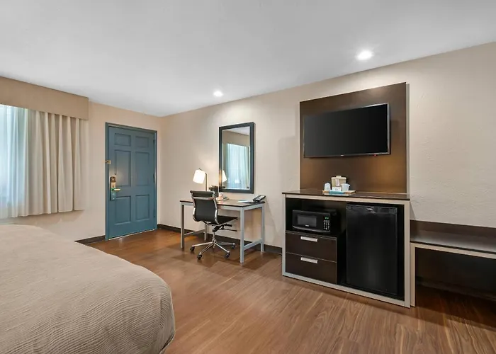 Quality Inn & Suites At Coos Bay