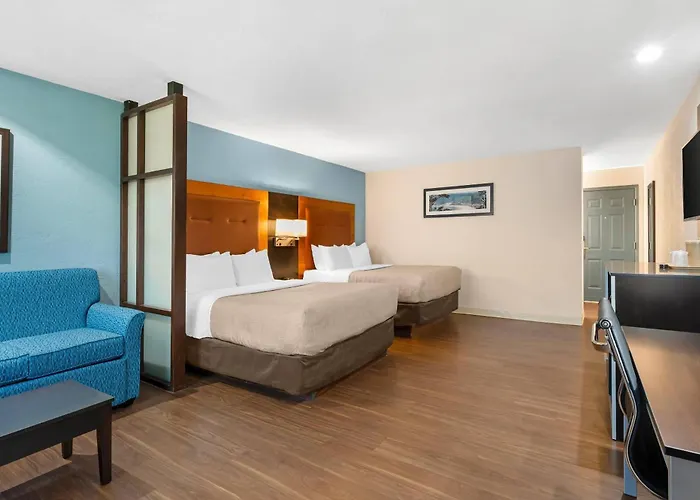 Quality Inn & Suites At Coos Bay