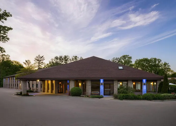 Baymont By Wyndham Logan Hotel