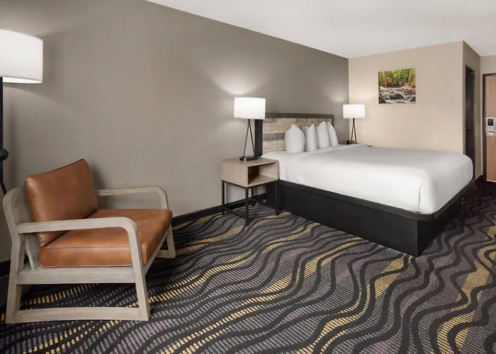 Baymont By Wyndham Logan Hotel