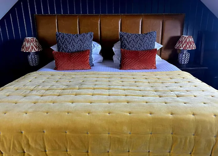 Lochside Hotel