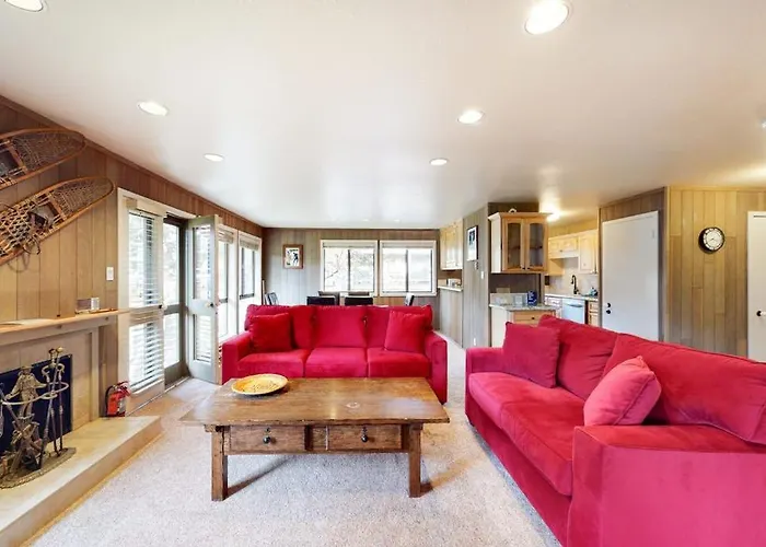Cozy Cottonwood Getaway