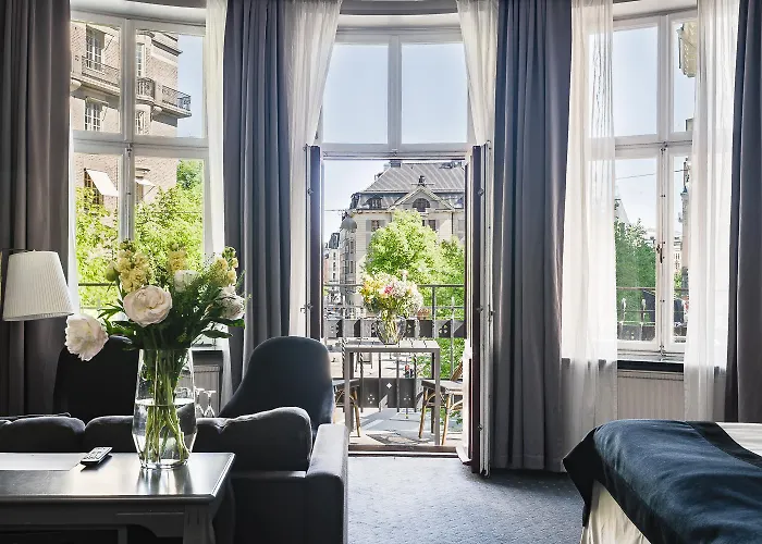 Crystal Plaza Hotel