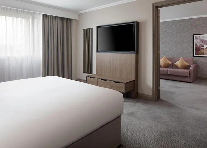 Doubletree By Hilton Dartford Bridge