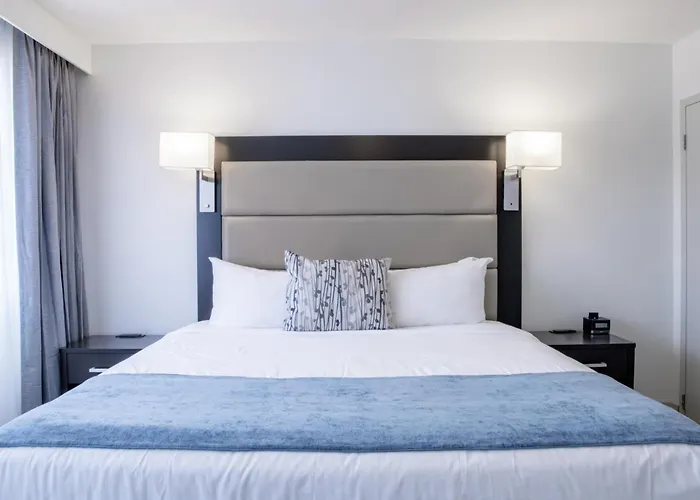 Ottawa Embassy Hotel & Suites