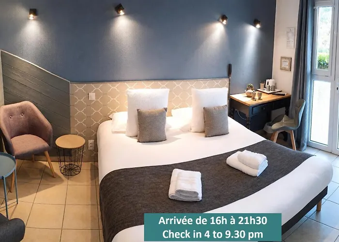 Logis Hotel La Rosiere----Situe Entre Bayeux Et Arromanches