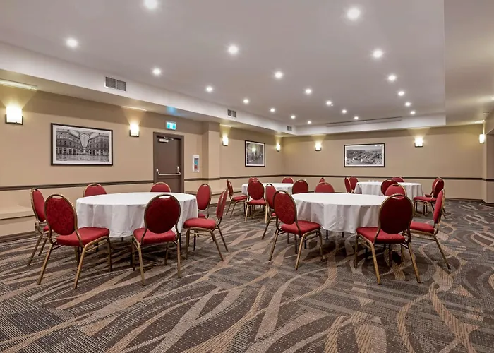 Best Western Plus Baker Street Inn&Convention Center