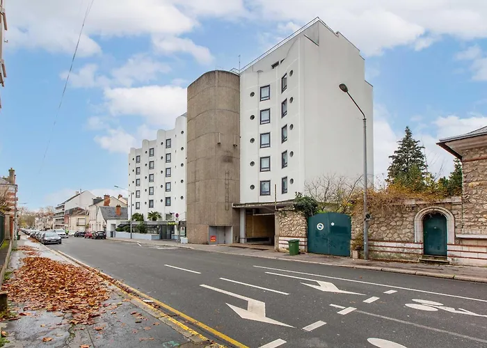B&B HOTEL Orléans Centre Foch
