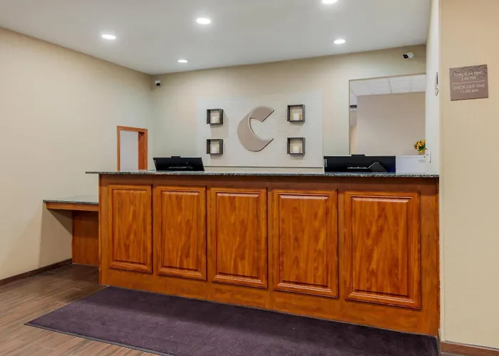 Comfort Suites Johnson Creek Conference Center