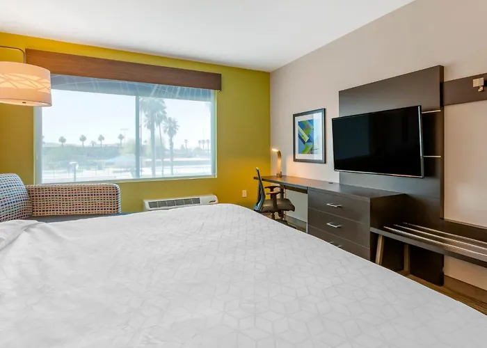 Holiday Inn Express & Suites - Phoenix Dwtn - State Capitol By Ihg