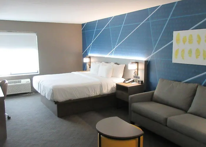 Comfort Inn & Suites Grand Forks Near Alerus Center