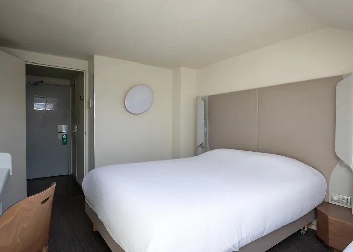 Hotel Campanile Evry Ouest - Corbeil Essonnes
