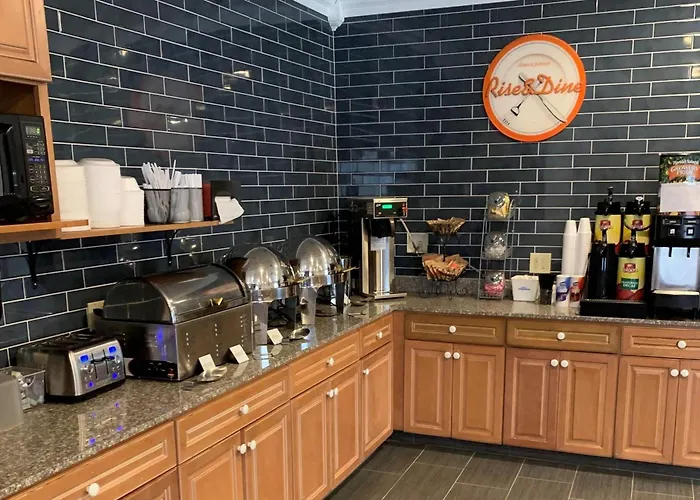 Howard Johnson By Wyndham Oklahoma City Okc Airport, Near Fairgrounds, I40- Free Full Hot Breakfast